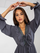 Hurt Grafitowa boho sukienka z falbaną o długości mini OCH BELLA