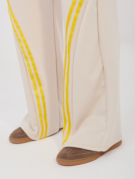 Beżowe dresowe spodnie z kontrastowymi lampasami RUE PARIS