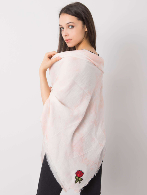 Brzoskwiniowa chusta z naszywkami