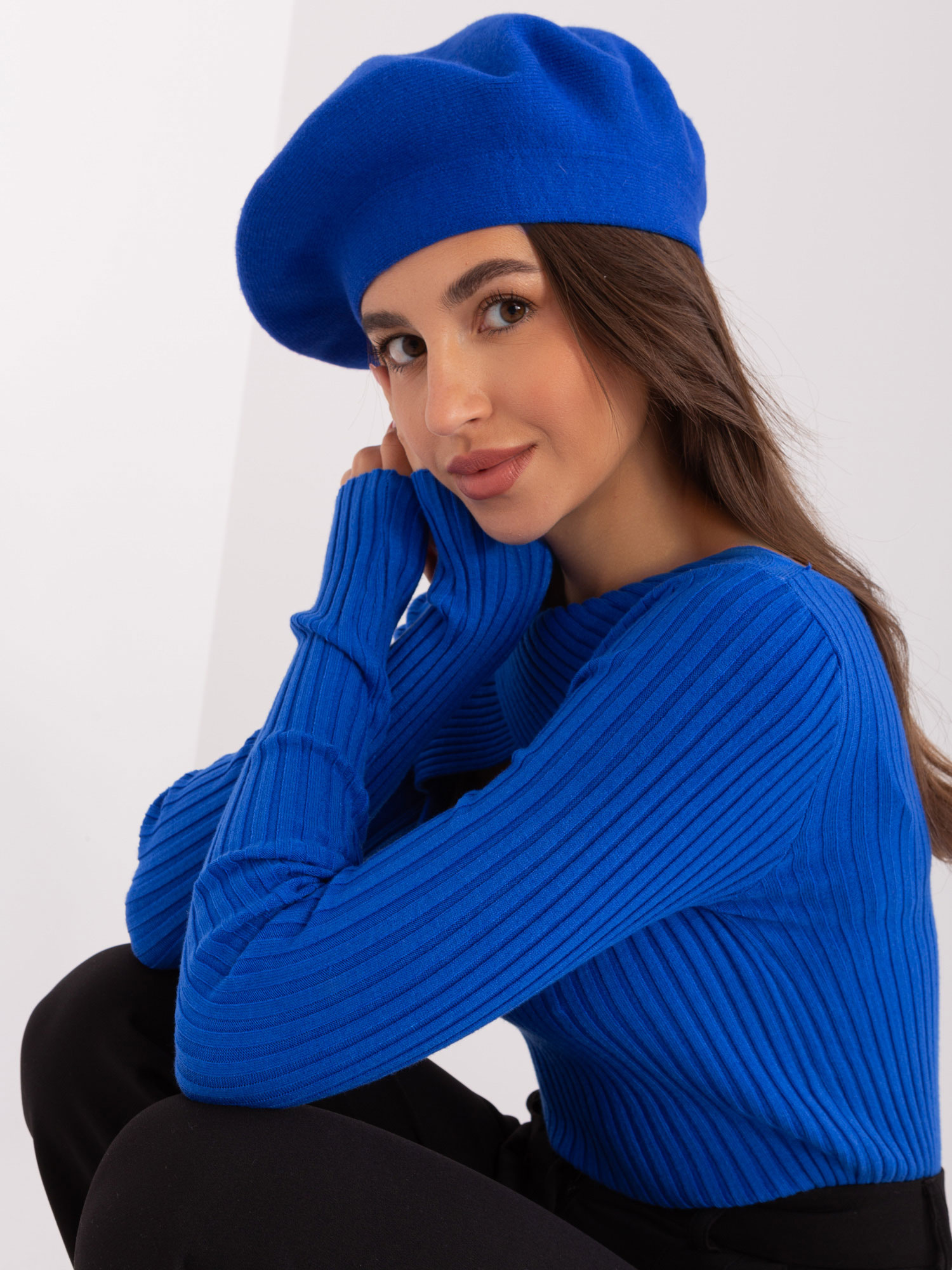 Hurt Kobaltowy jednokolorowy beret damski 