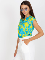 Niebiesko-żółta bluzka z nadrukiem i dekoltem w serek RUE PARIS