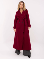 Bordeauxfarbener langer Mantel mit Streifen an den Ärmeln.