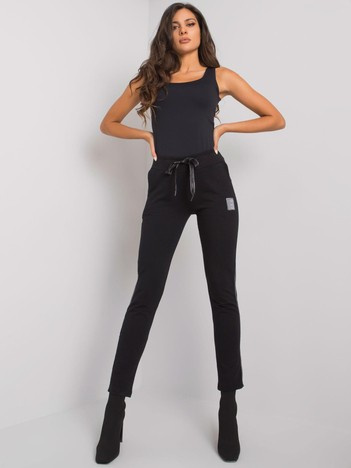 Črne trenirke skinny z lampasami Mannice.
