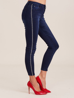 Ciemnoniebieskie jeansy z lampasami