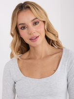 Jasnoszara bluzka basic z długim rękawem