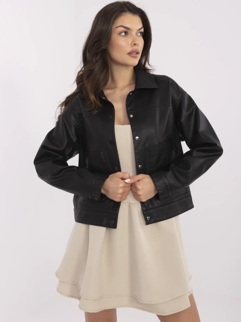 Czarna damska kurtka z ekoskóry z kieszeniami