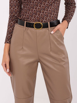 Ciemnobeżowe skórzane spodnie z paskiem RUE PARIS 