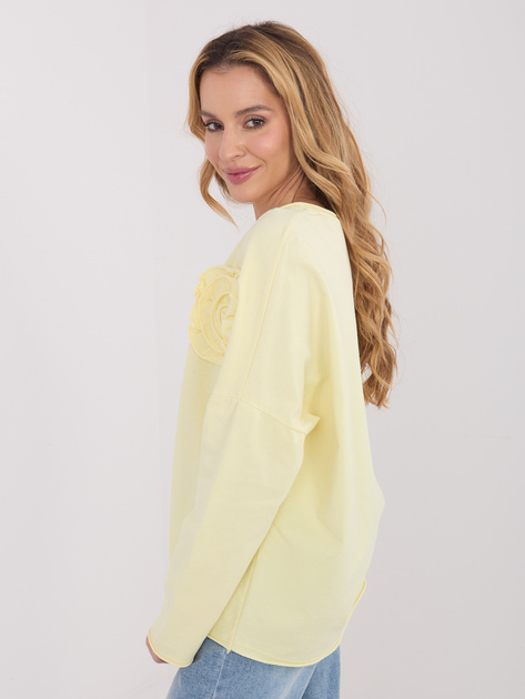 Jasnożółta bluzka z kwiatową aplikacją 3D