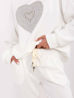 Hurtownia Ecru dresowe spodnie z dodatkiem wiskozy