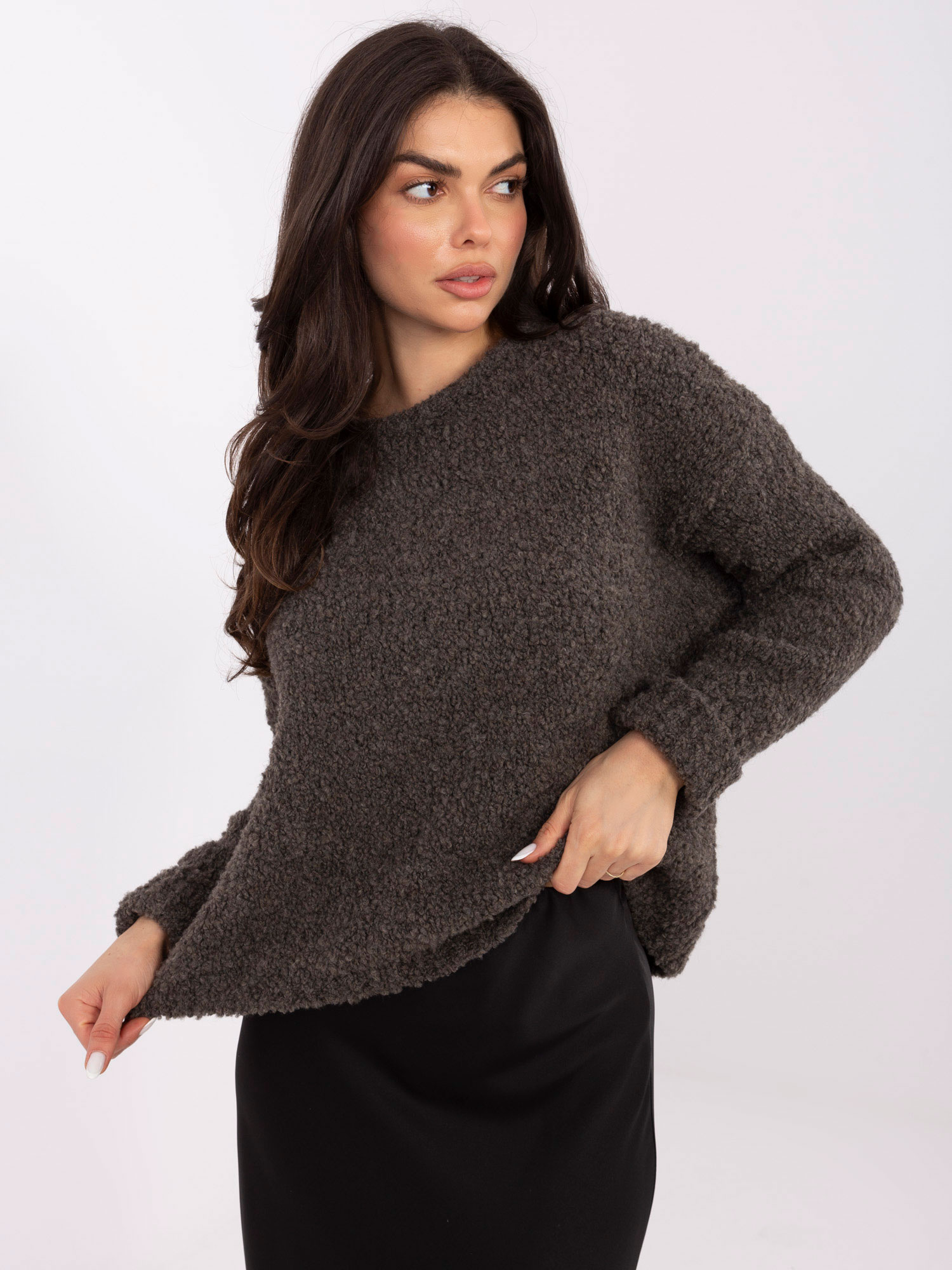 Ciemnoszary sweter boucle z okrągłym dekoltem