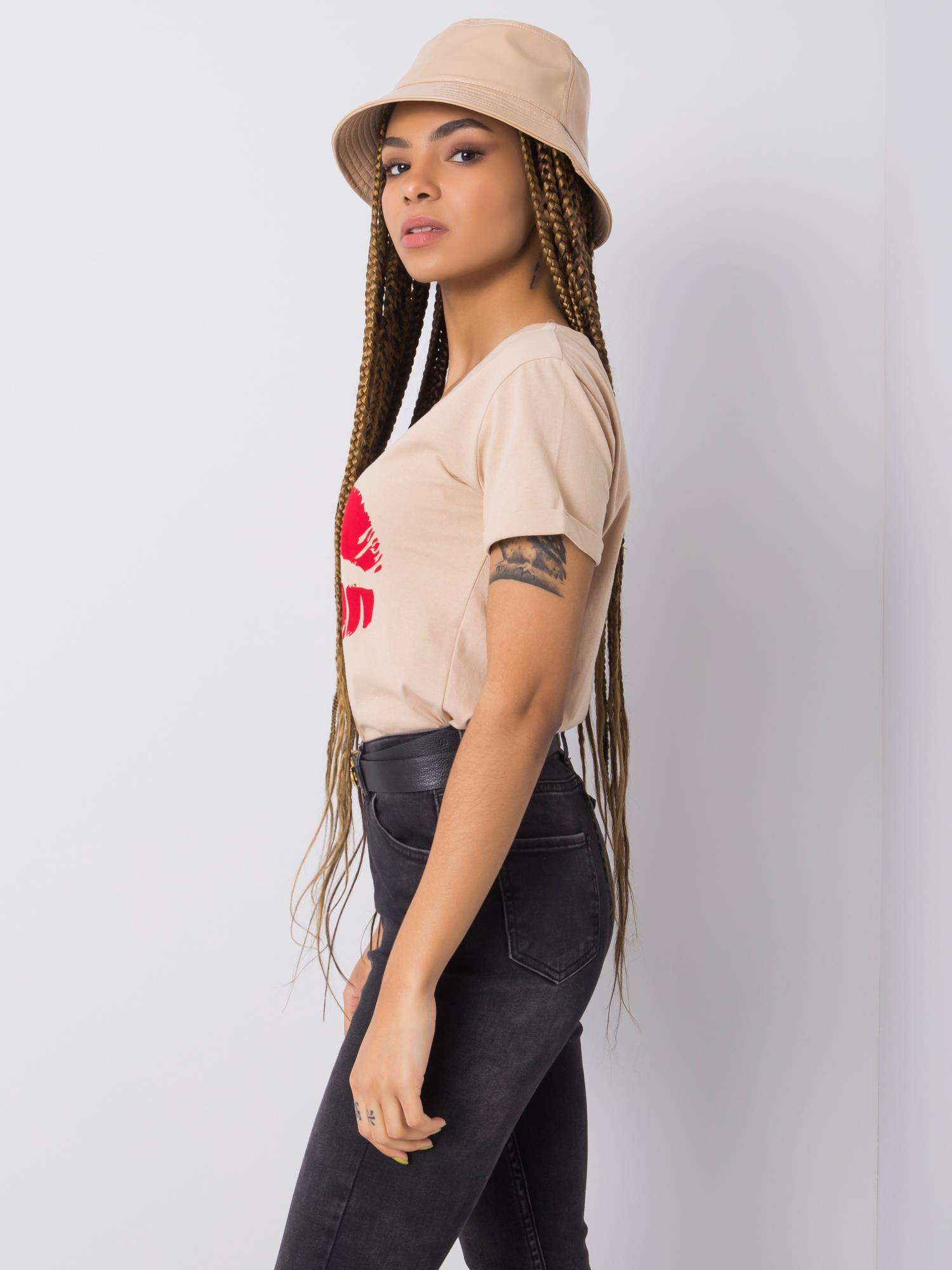 Beżowy t-shirt z nadrukiem Tiziana OCH BELLA