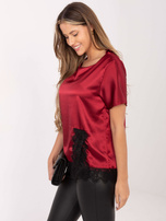 Bordowa satynowa bluzka z krótkim rękawem