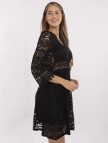 Czarna koronkowa sukienka w stylu boho 