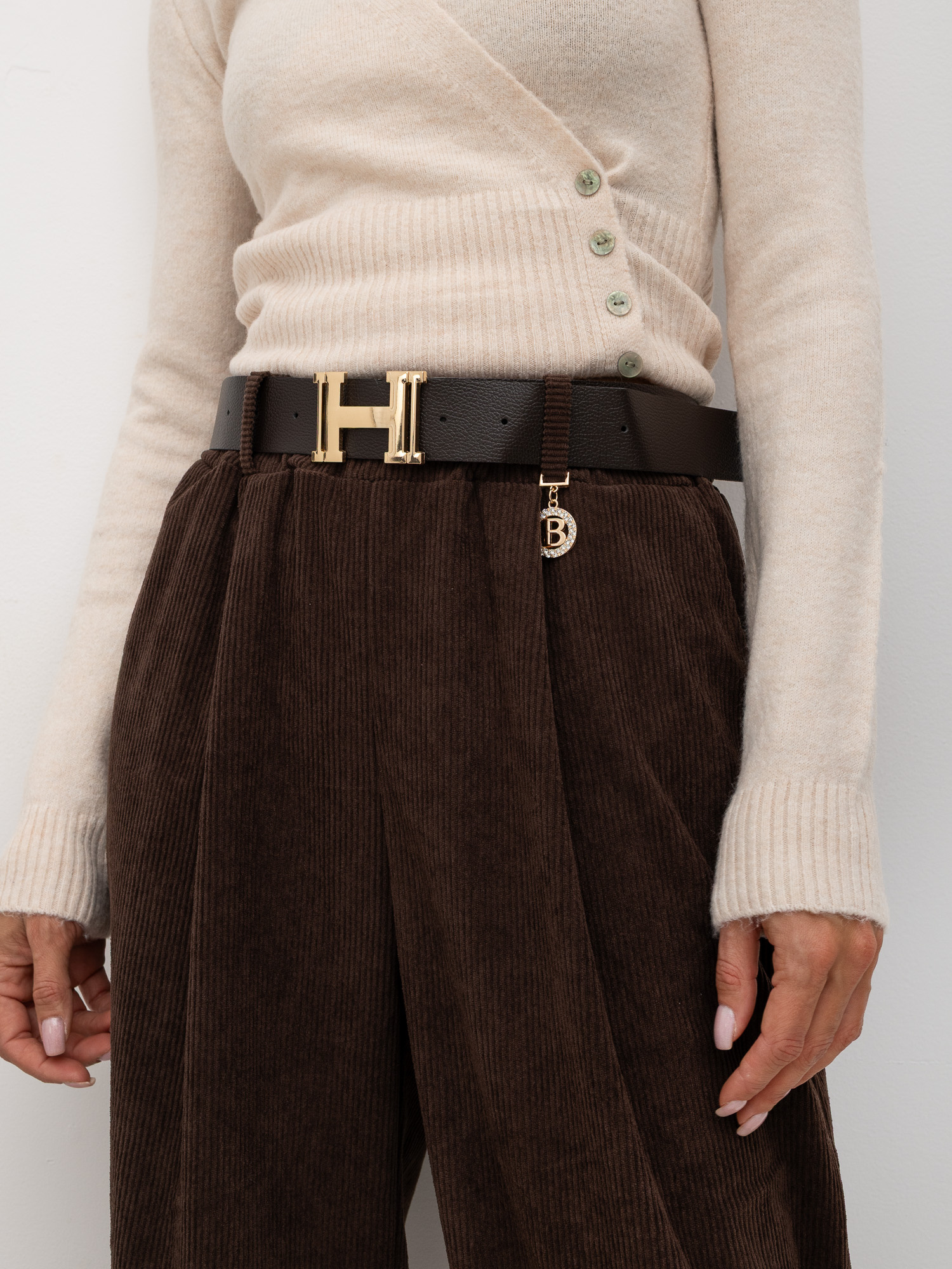 RUE PARIS Brown corduroy high-waisted pants.