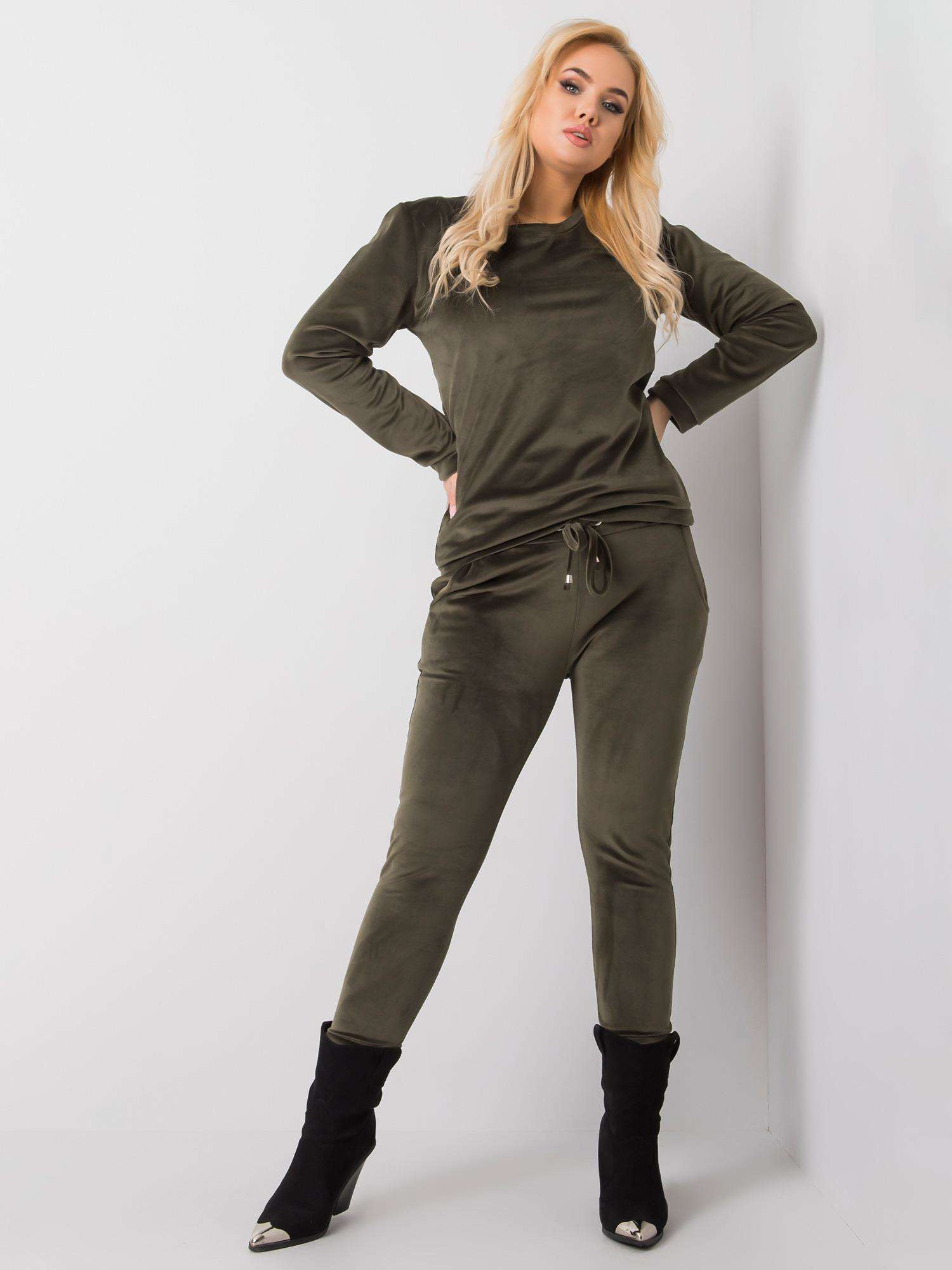 Khaki veliūrinis komplektas plus size Jeanne.