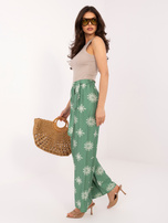 Zielone letnie spodnie we wzory