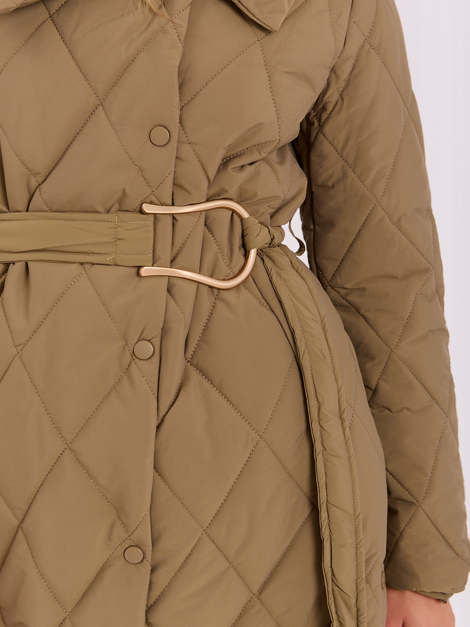 Großhandel Khaki lange Winterjacke mit Steppung.