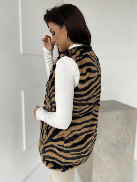 Beżowa futrzana kamizelka we wzory Raegen