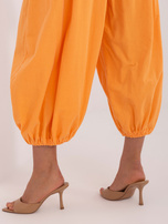 Jasnopomarańczowe sztruksowe spodnie od kompletu 