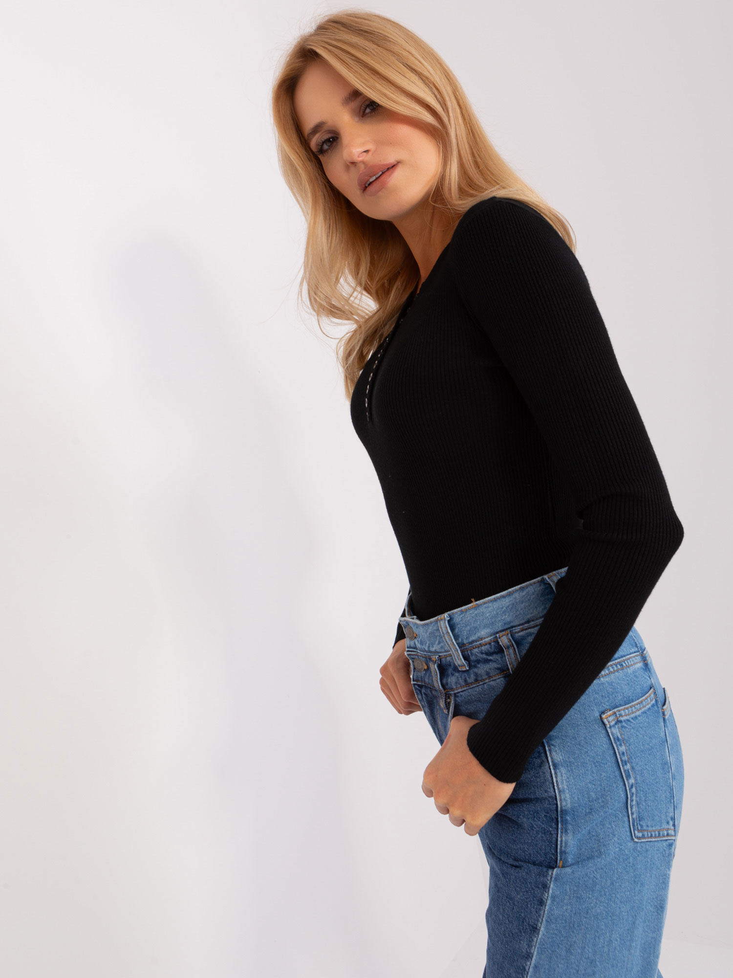 Schwarzer gestreifter klassischer Pullover mit Viskose.