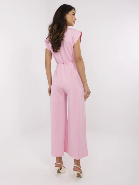 Jasnoróżowy damski kombinezon z kołnierzykiem