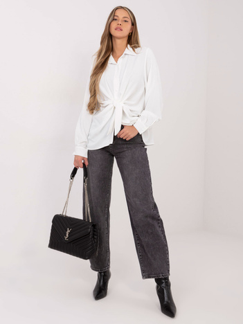 Biała damska koszula z ozdobnymi guzikami