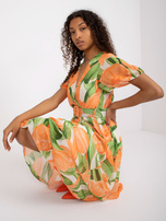 Pomarańczowo-zielona sukienka o długości midi z printami