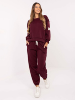 Bordeauxfarbener Jogger-Hosen-Anzug.