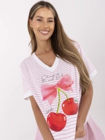 Różowo-biała bluzka z nadrukiem w owoce