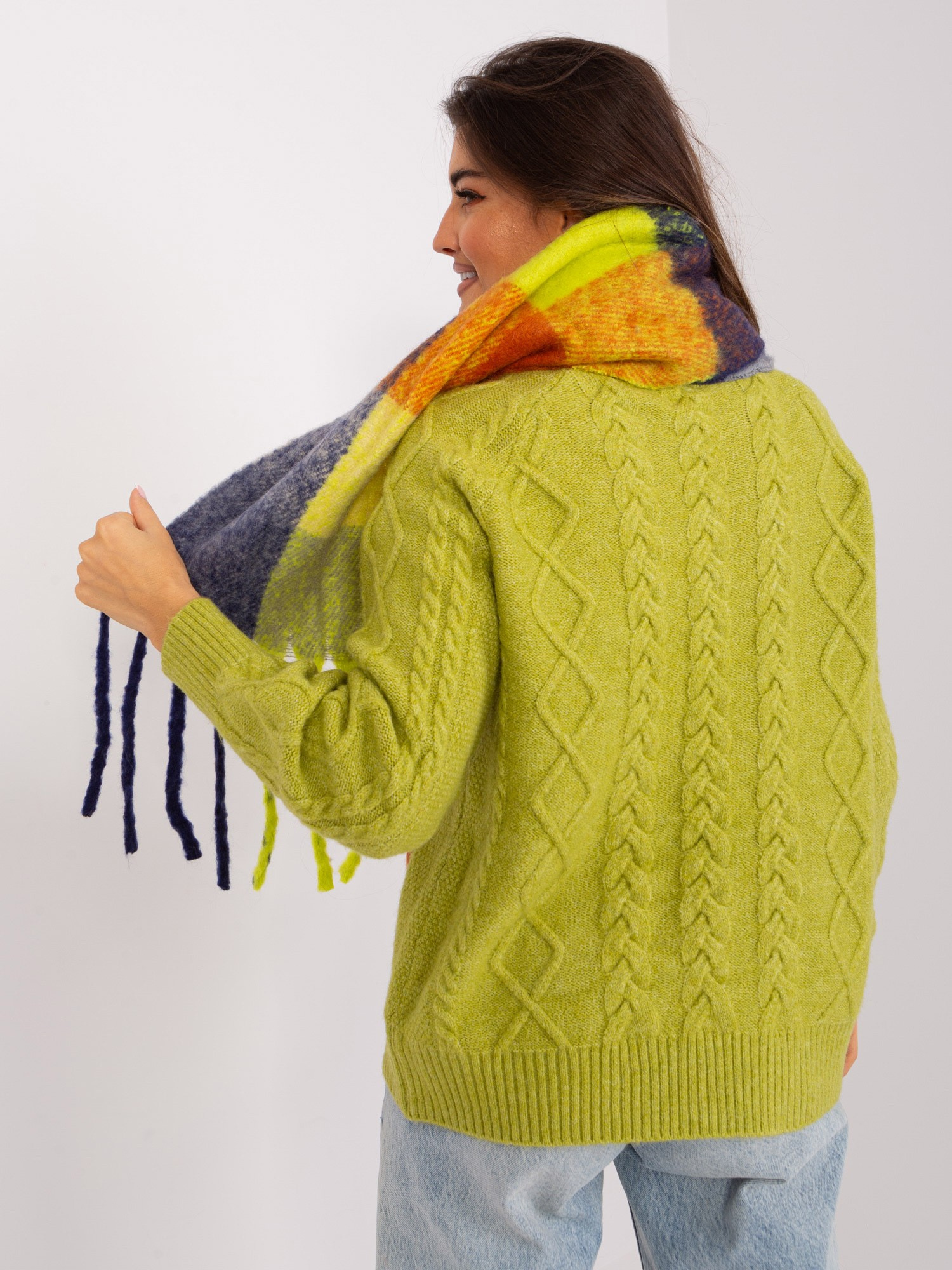 Granatowo-pomarańczowy szal dzianinowy