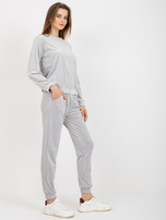 Jasnoszary komplet welurowy ze spodniami Brenda RUE PARIS