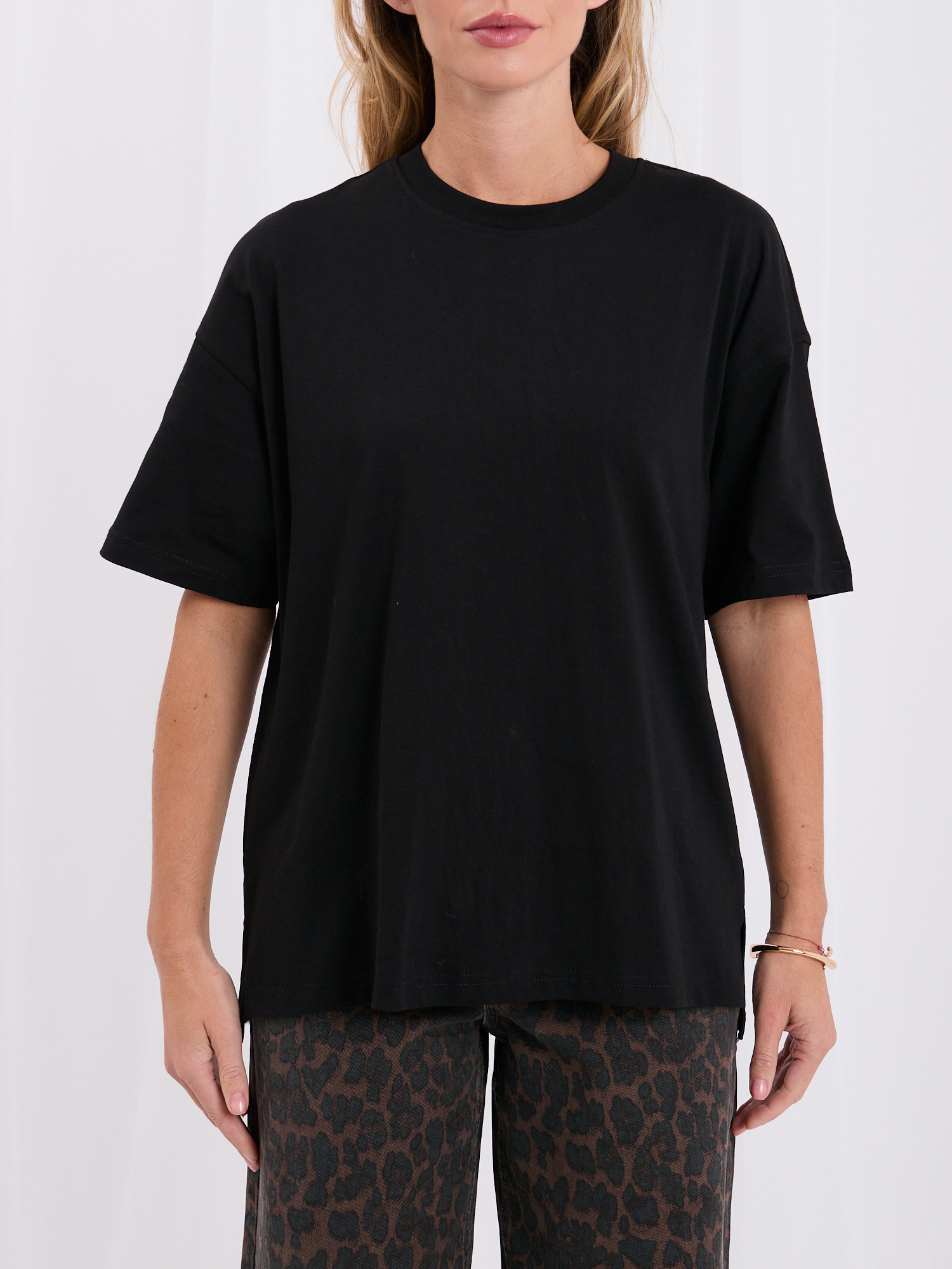 Czarny damski t-shirt basic z bawełny