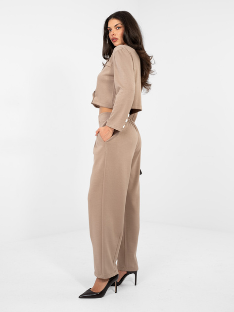 Ciemnobeżowy komplet z dwurzędową marynarką RUE PARIS