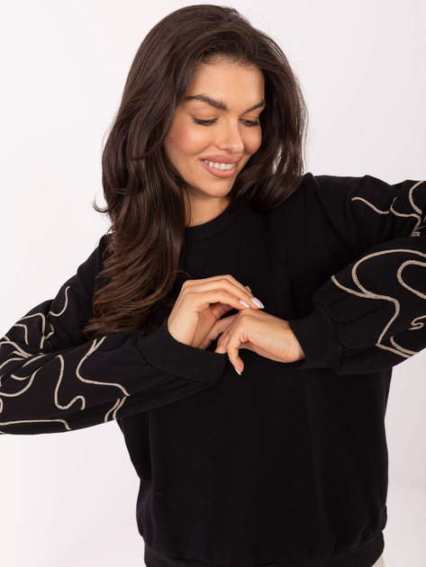 Czarna damska bluza z haftem na rękawach
