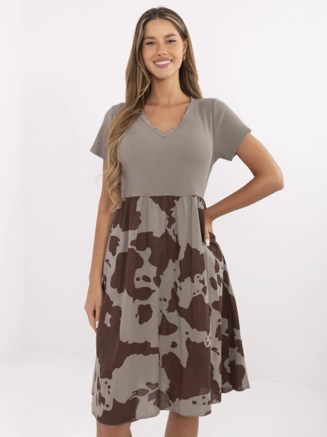 Ciemnobeżowa sukienka z krótkim rękawem