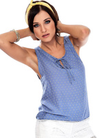 Niebieski top w geometryczne wzory