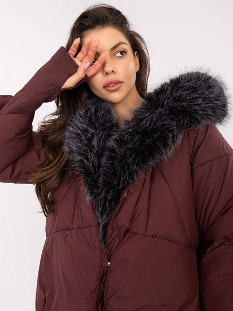 Bordowa zimowa kurtka z odpinanym futrem