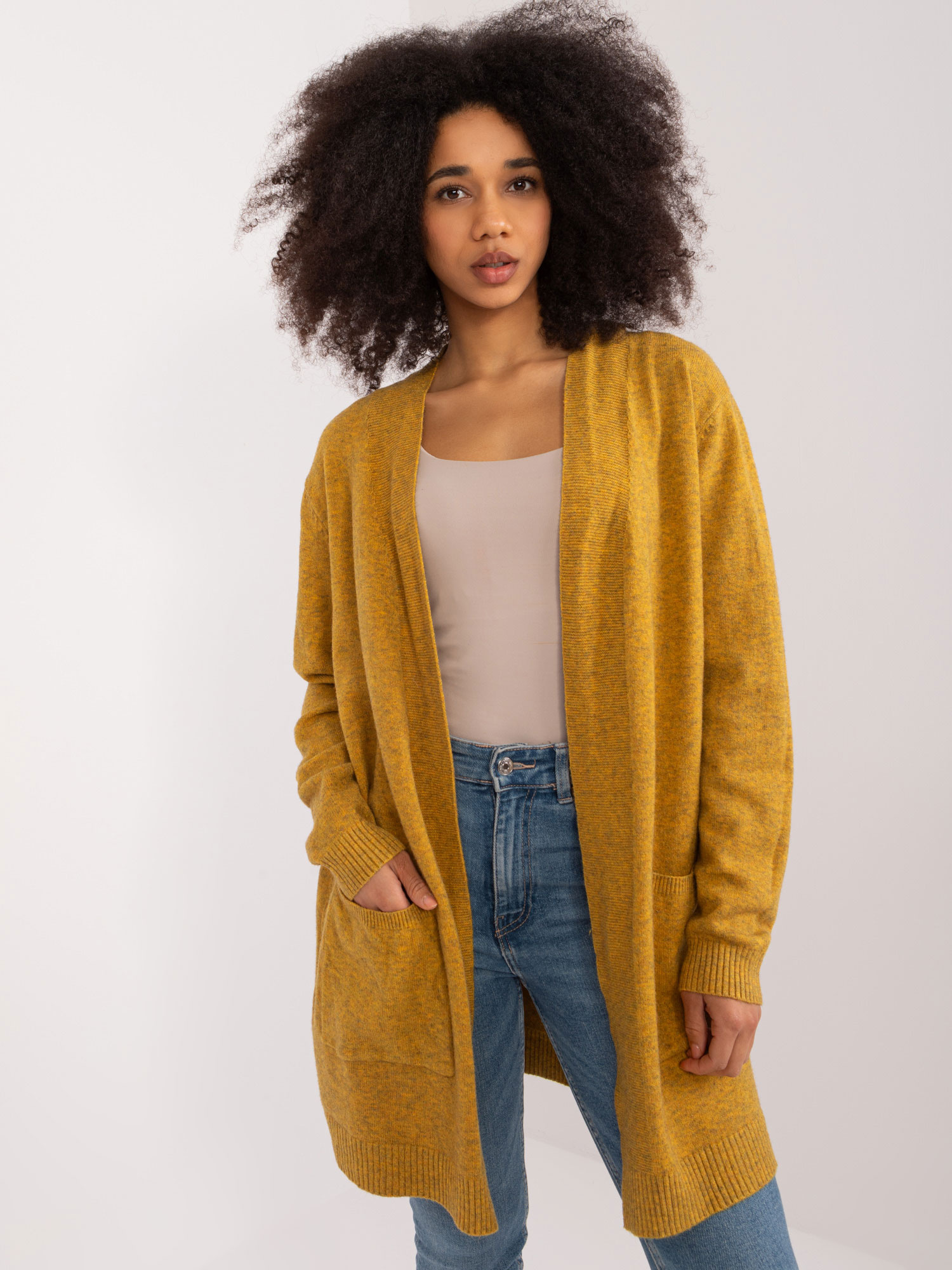 Großhandel Dunkelgelbe Strickjacke mit Viskose.