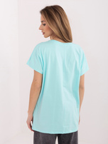 Miętowy damski t-shirt z wypukłym napisem