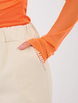 Jasnobeżowe szerokie jeansy z kieszeniami 