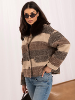 Brauner Damen-Boucle-Mantel mit Pelzkragen.