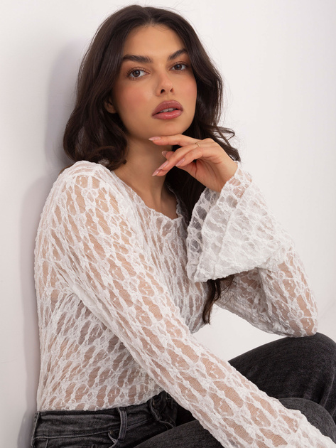 Biała dopasowana bluzka z koronki