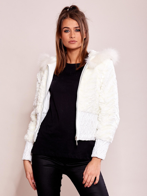 Krótka kurtka z futerkiem ecru