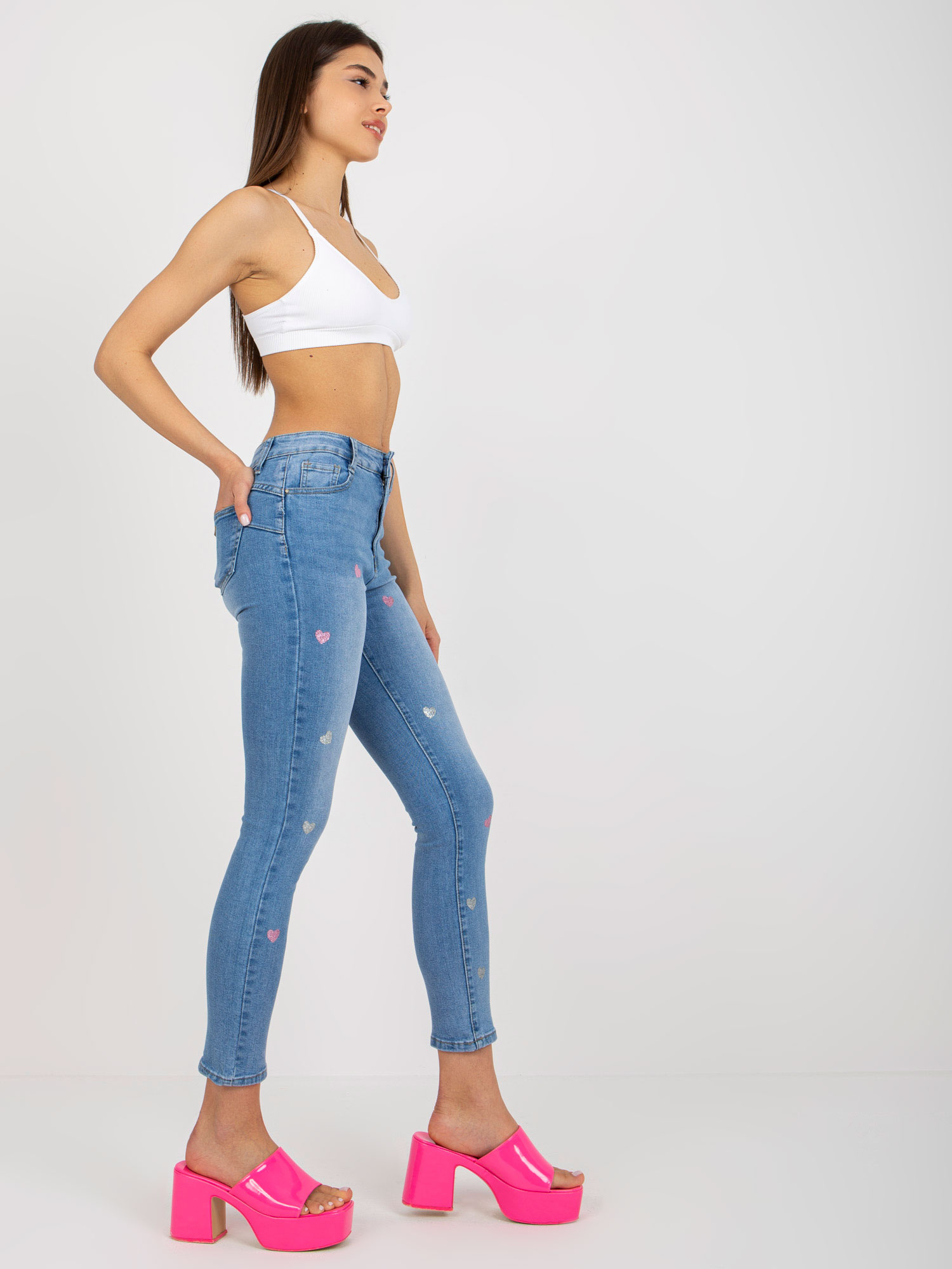 Hurtownia Niebieskie jeansowe rurki z printem