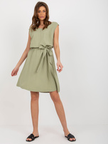 Hurtownia Jasnozielona letnia sukienka z paskiem RUE PARIS