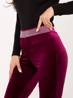 Bordowe welurowe spodnie z ozdobnym pasem