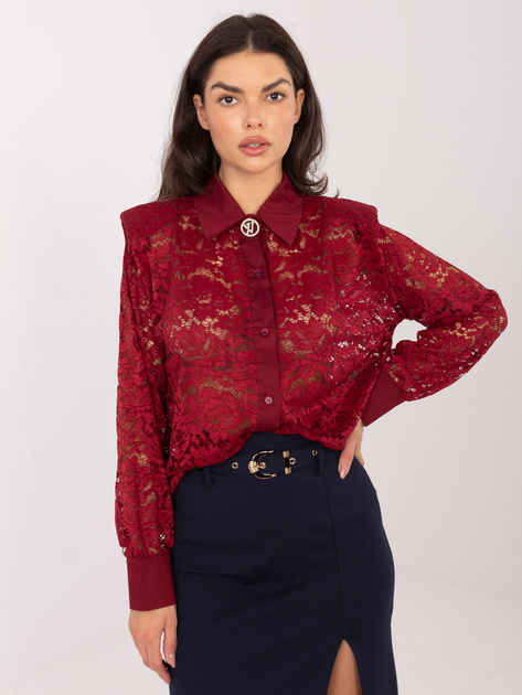 Bordowa koronkowa koszula z broszką