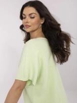 Pistazienfarbener Oversize-Pullover mit kurzen Ärmeln.