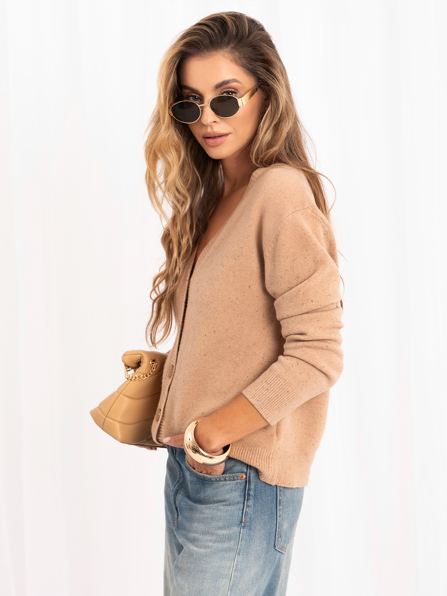 Camelowy rozpinany sweter o kroju oversize 