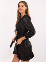 Czarna kopertowa sukienka z falbaną